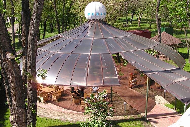 Альтанка з полікарбонату з купольним дахом - фото та ідеї