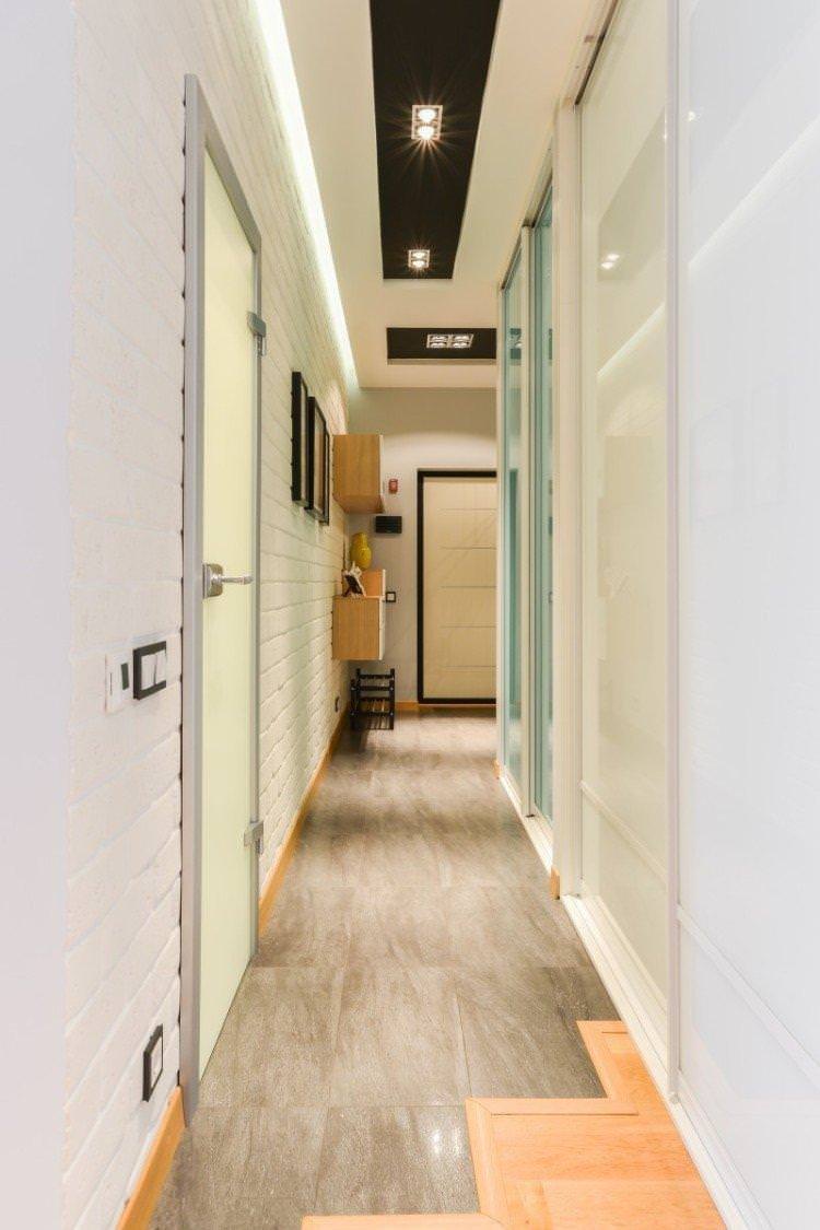 Білий коридор у квартирі - Дизайн інтер'єру