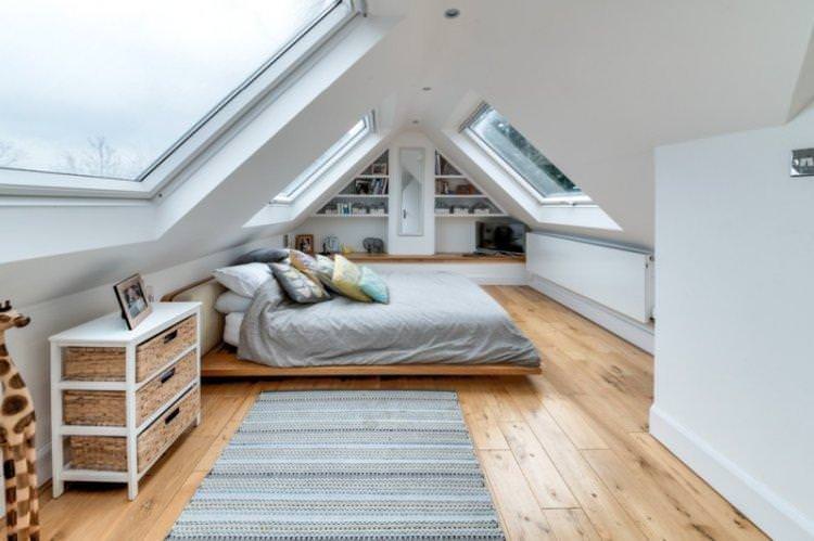 Спальня на мансарді в скандинавському стилі - дизайн інтер'єру фото
