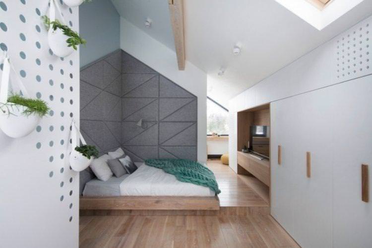 Спальня на мансарді в скандинавському стилі - дизайн інтер'єру фото