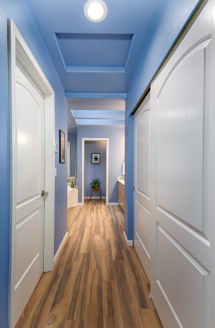 Дизайн маленького коридору у квартирі - фото