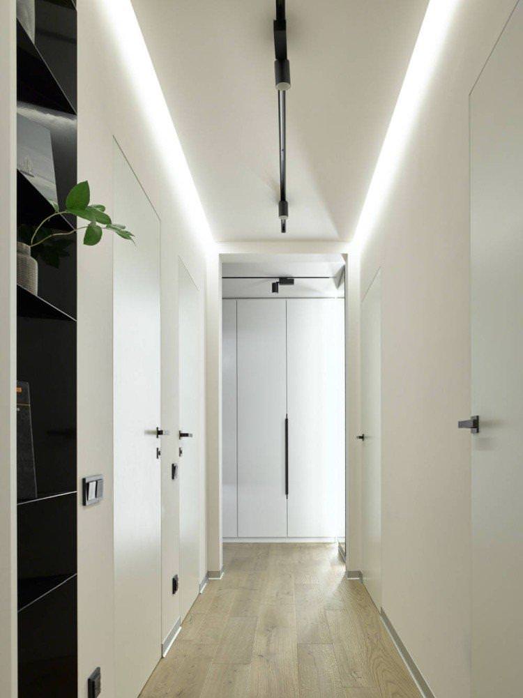 Світлий коридор у квартирі - фото