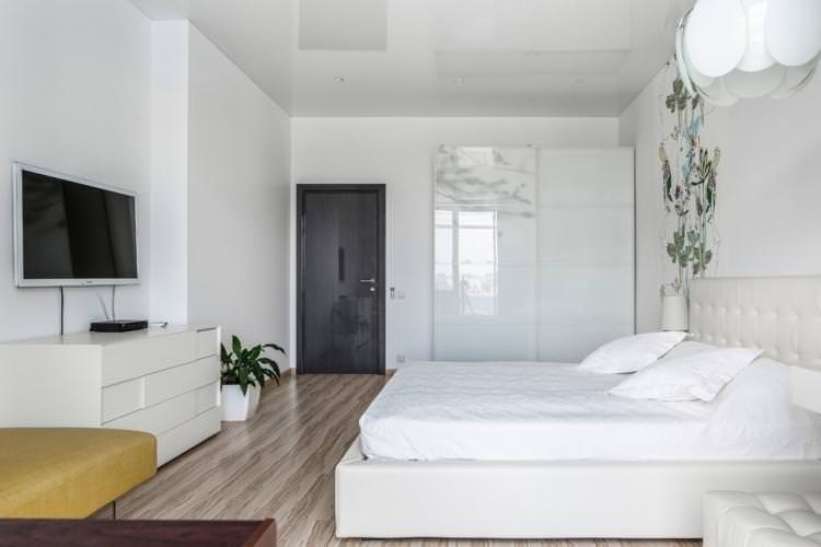Біла спальня в сучасному стилі - Дизайн інтер'єру