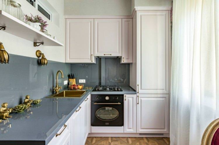 Біла кутова кухня - дизайн інтер'єру фото
