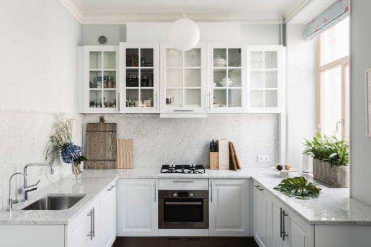 Біла кухня Ікеа - дизайн інтер'єру фото