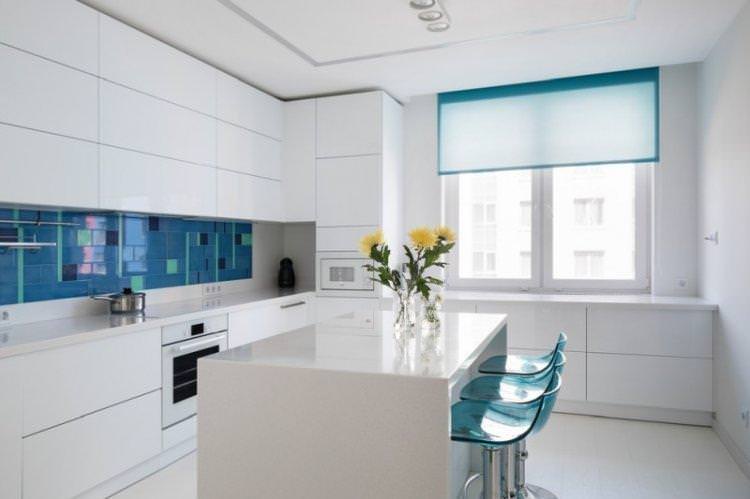 Оздоблення підлоги - Дизайн білої кухні з білою стільницею
