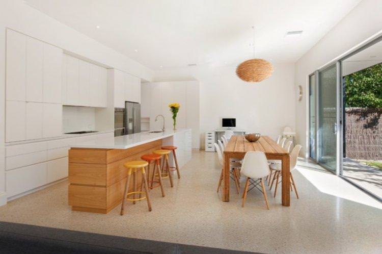 Сучасна біла кухня з білою стільницею - дизайн фото