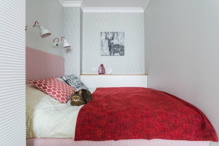 Вузька спальня - дизайн інтер'єру фото