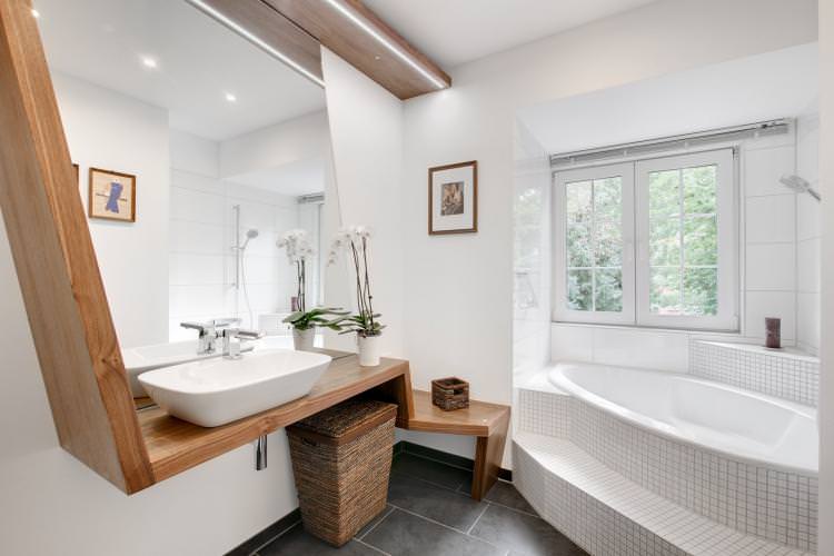 Біла ванна кімната в сучасному стилі - Дизайн інтер'єру