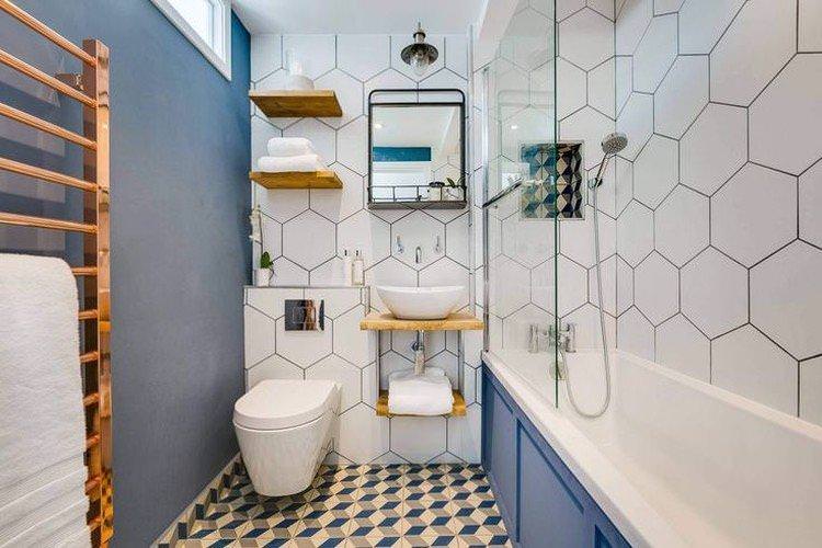 Синя ванна кімната у скандинавському стилі - Дизайн інтер'єру