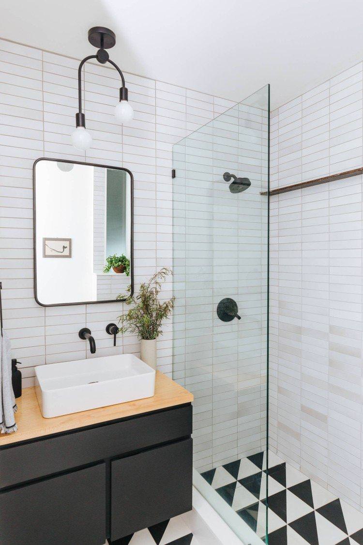 Ванна або душова кабіна - Дизайн маленької ванної кімнати у скандинавському стилі