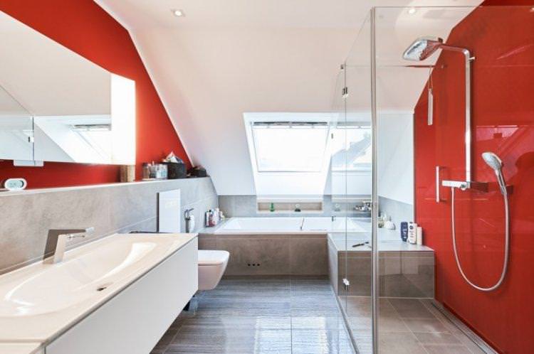 Червоний колір в інтер'єрі ванної кімнати - фото