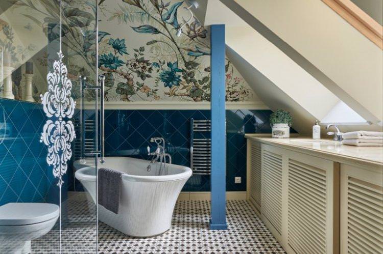Дизайн ванної кімнати в мансарді - фото