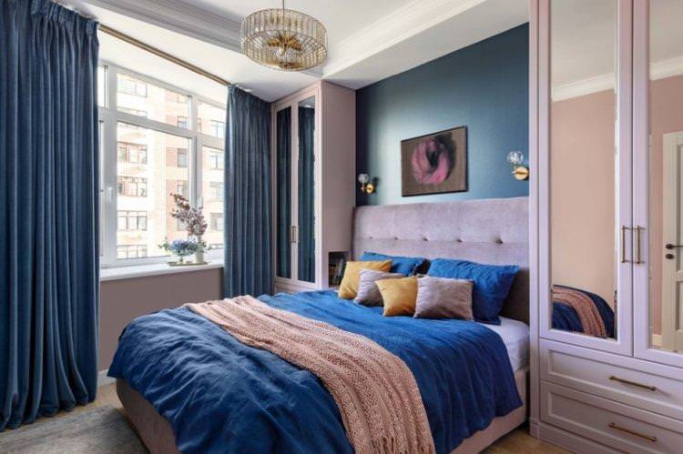 Синій колір в інтер'єрі спальні - фото