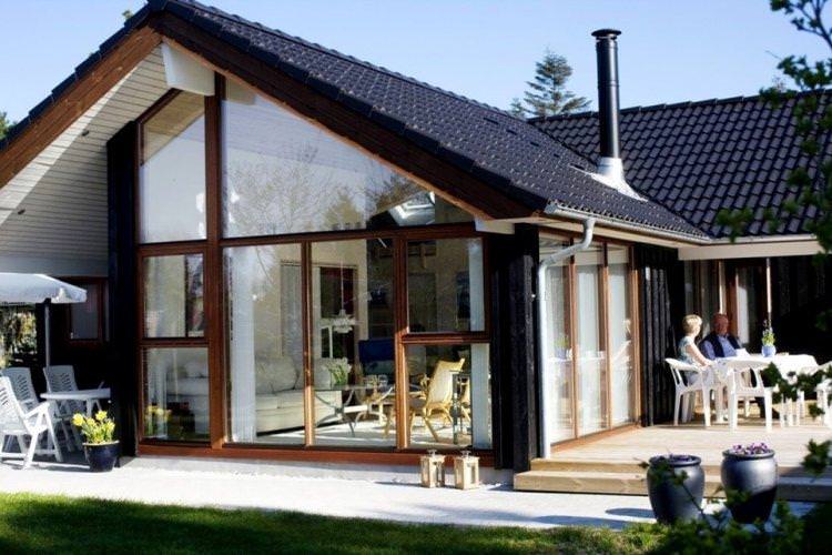 Будинок у скандинавському стилі з ганком або терасою - проекти та фото