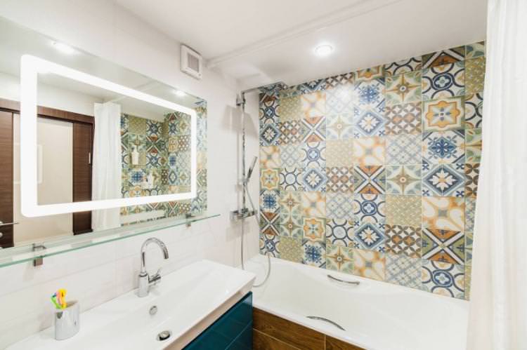 Більше дзеркальних поверхонь - Дизайн ванної кімнати 3 кв.м.