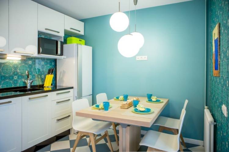 Маленька кухня у бірюзовому кольорі - Дизайн інтер'єру
