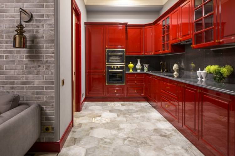 Червона кухня в класичному стилі - Дизайн інтер'єру