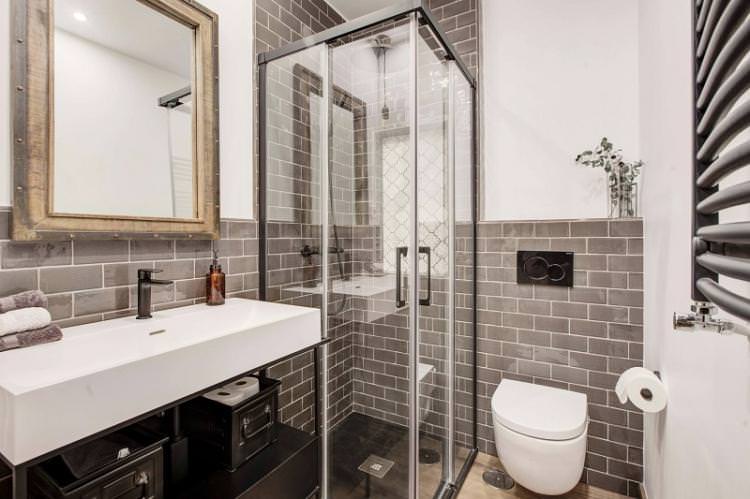 Комбінована ванна кімната в класичному стилі - Дизайн інтер'єру