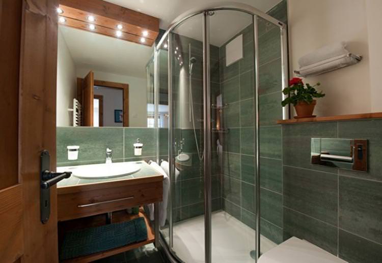 Дизайн суміщеного санвузла з душовою кабіною - фото реальних інтер'єрів