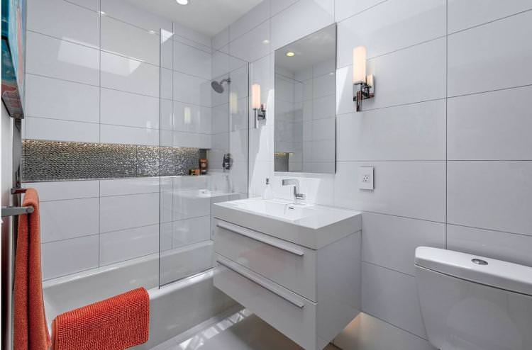 Біла ванна кімната в хрущовці - Дизайн інтер'єру