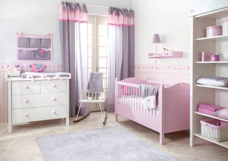 Рожева дитяча кімната для дівчинки - Дизайн інтер'єру