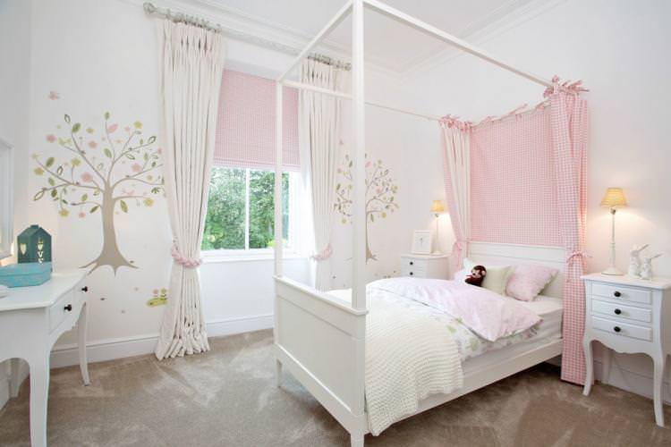 Біла дитяча кімната для дівчинки- Дизайн інтер'єру