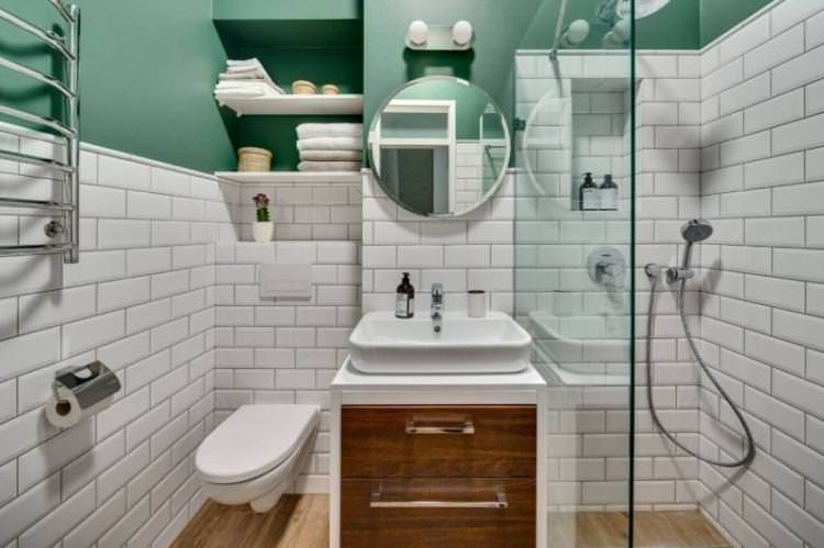 Перевага глянцевим поверхням - Дизайн маленької ванної кімнати