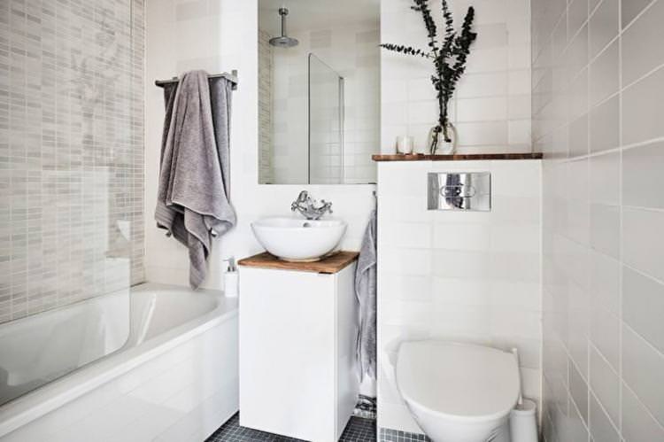 Перевага глянцевим поверхням - Дизайн маленької ванної кімнати