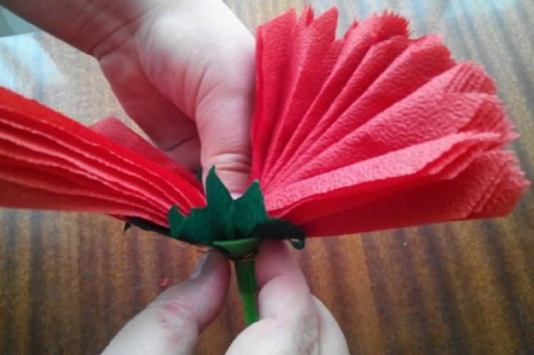 Гвоздика - Квіти із серветок своїми руками